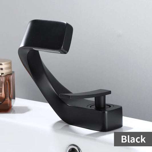 Robinet design incurvé cascade - Noir mat - Laiton